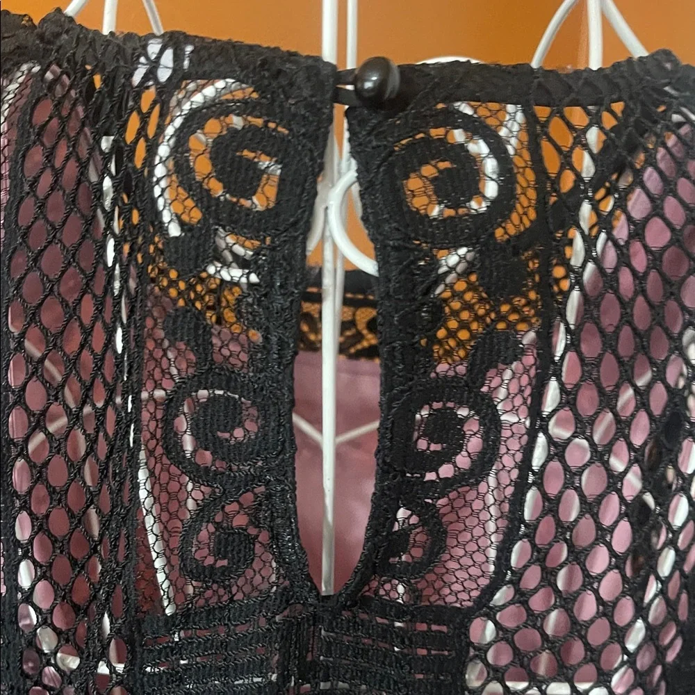 Nicole Miller Black Lace Top with Pink Underlay – Size L (Regular) - Picture 10 of 16